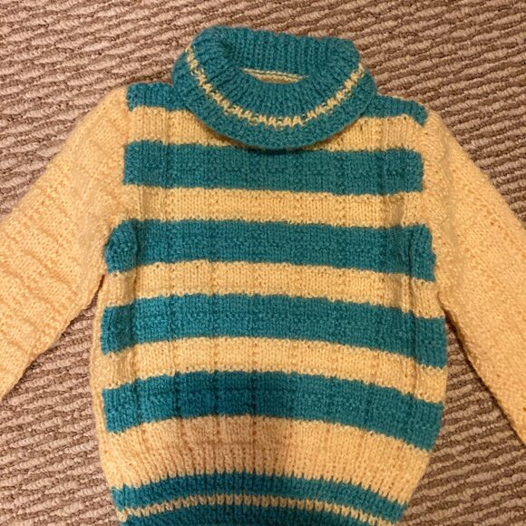 #72 Handknit Yellow and Green Vintage Toddler Pullover Sweater, Size 3 years - Picture 2 of 3